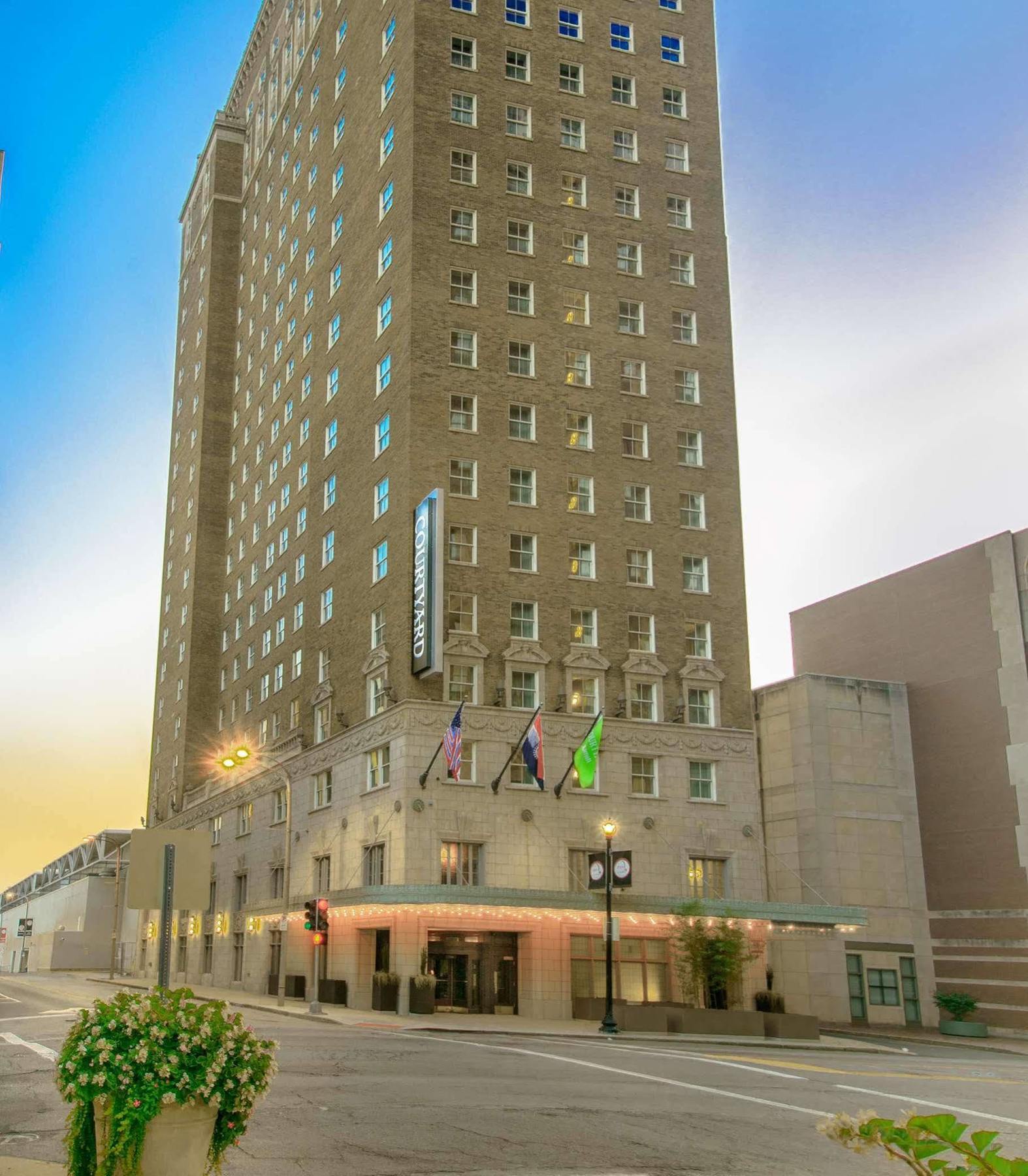 Courtyard St. Louis Downtown/Convention Center Hotel Exterior photo